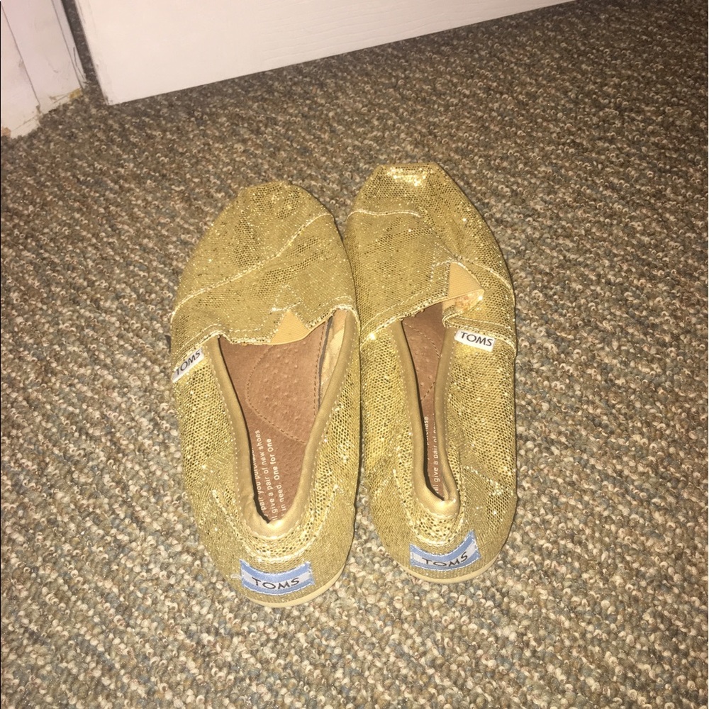 Toms - Picture 2 of 2