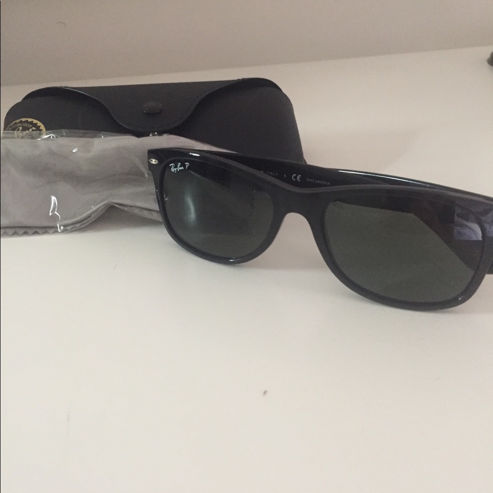NWT Ray Ban NewWayfarer black polarized sunglasses
