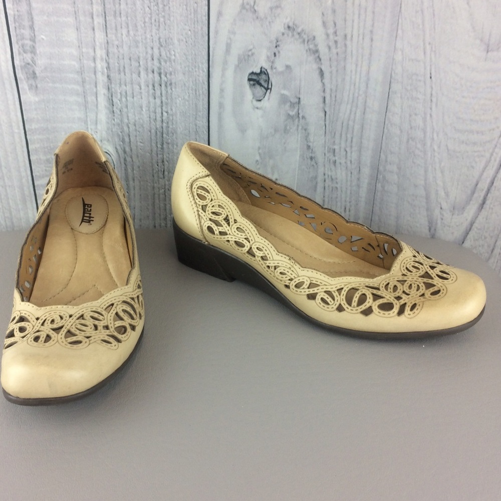 EARTH Comfort Flat Bone Leather Size 7