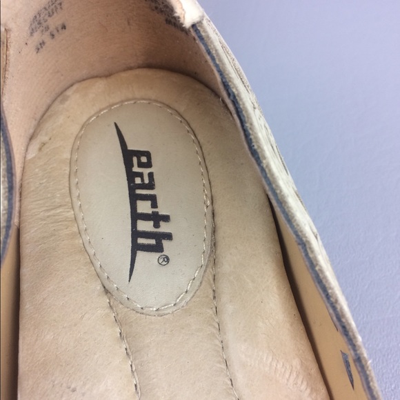 EARTH Comfort Flat Bone Leather Size 7 - Picture 5 of 6