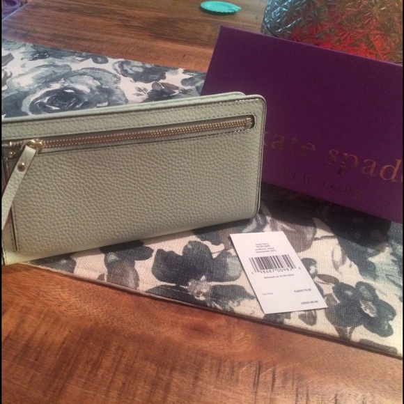 kate spade large wallet - Picture 4 of 4