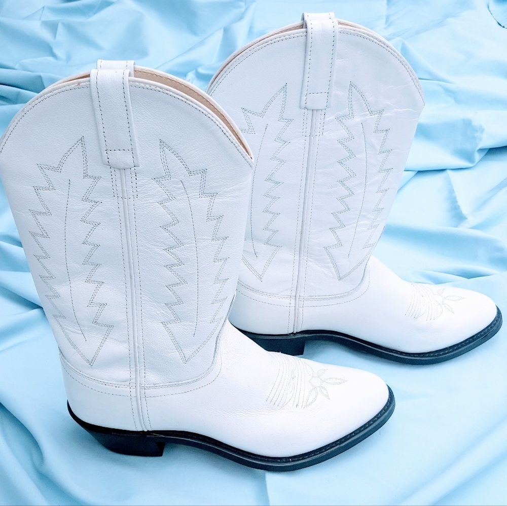 White Cowgirl Boots - BRAND NEW!