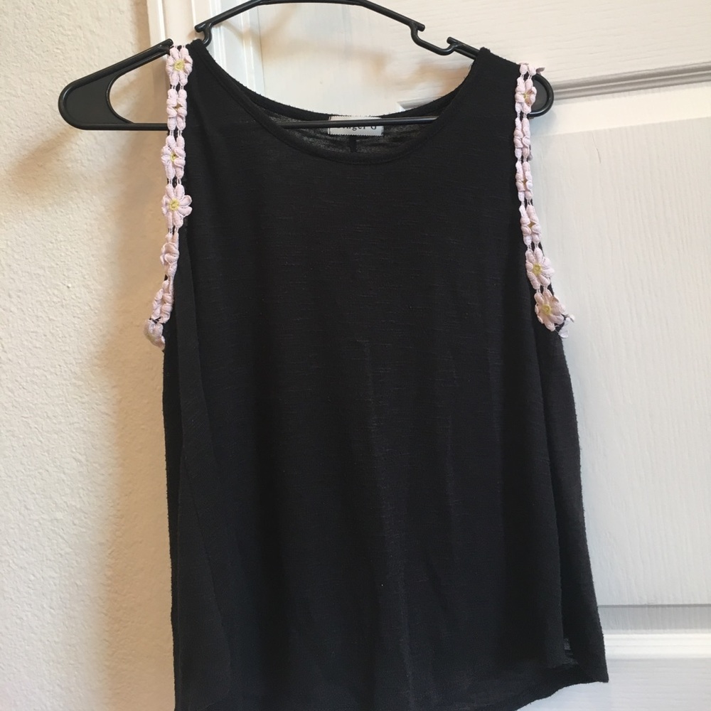 Black muscle tee/tank top