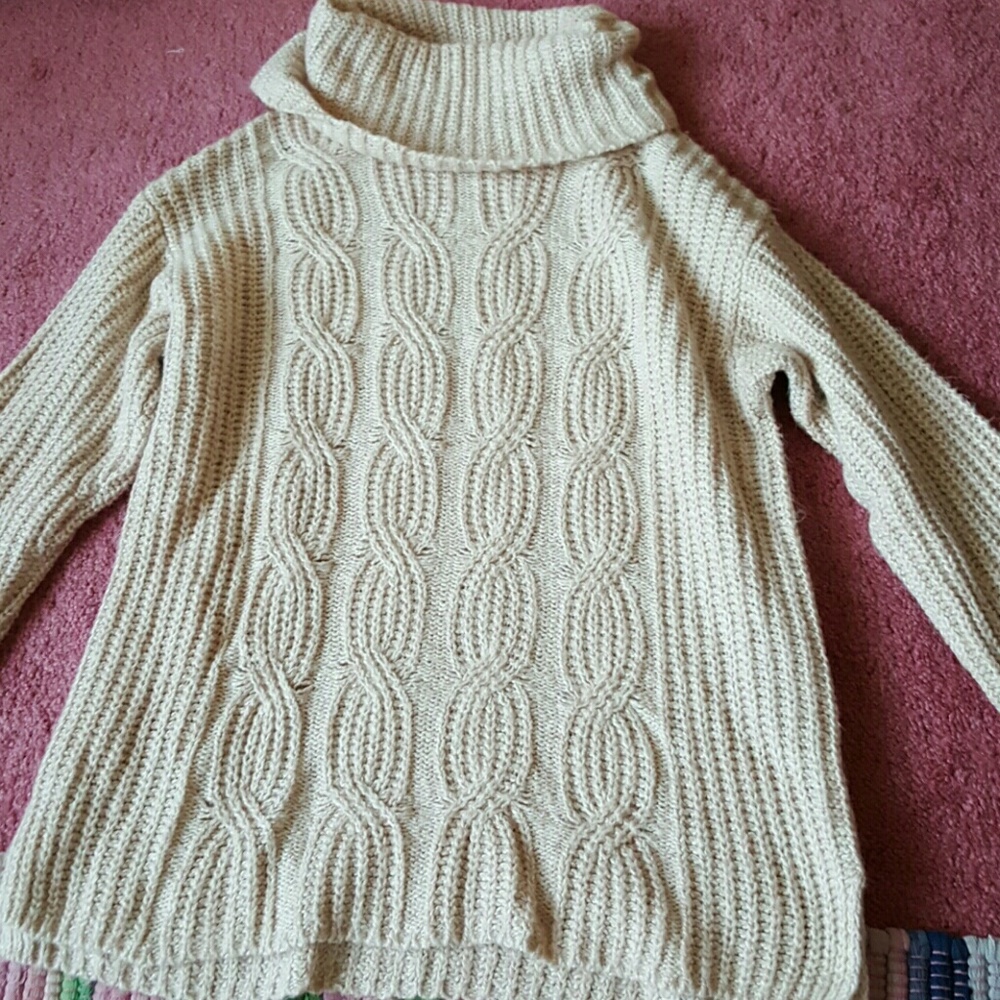 M Old Navy Turtle Neck Sweater Oatmeal/Cream color