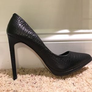 LIKE NEW WORN ONCE - ALDO PUMPS black