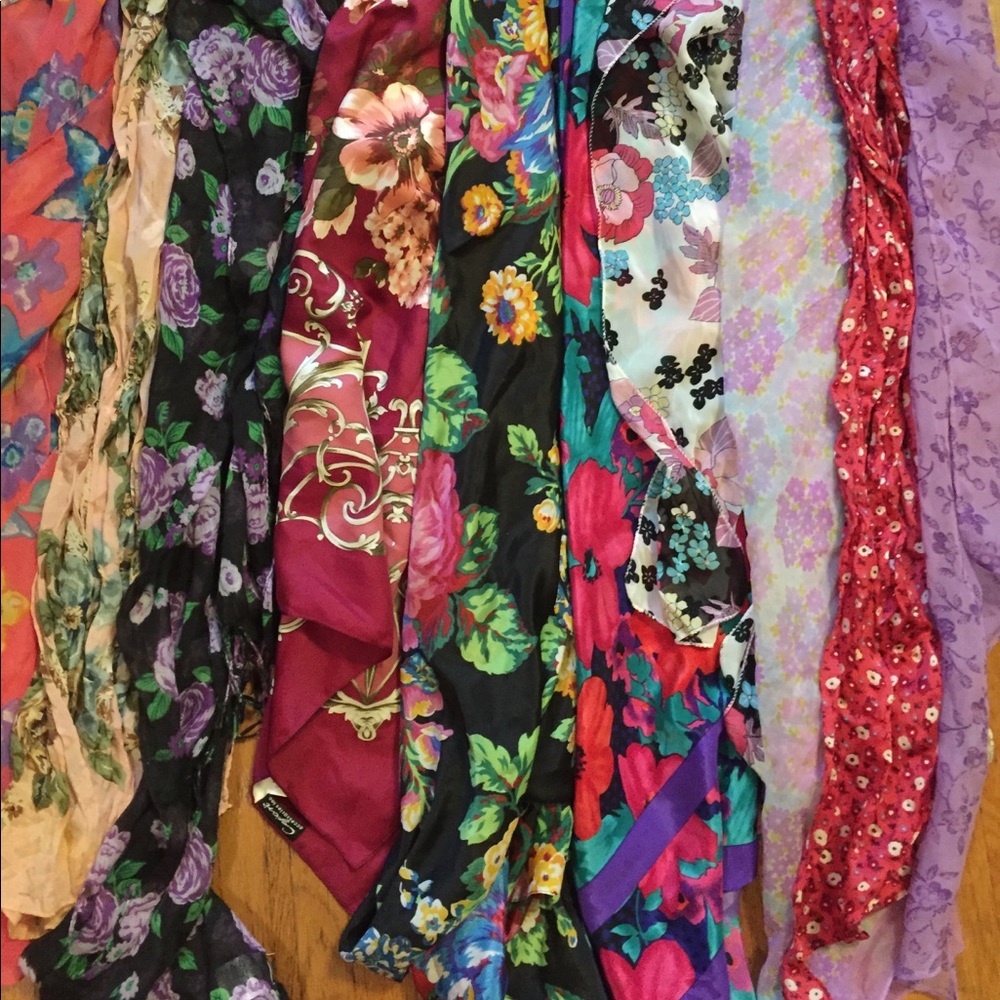 Lot of 10 Vintage Floral scarves