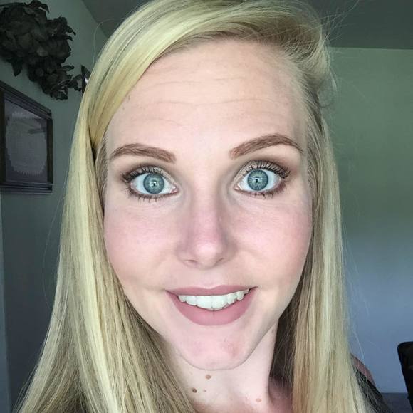 Meet your Posher, Cassandra - Picture 1 of 1