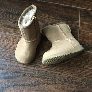 Never worn baby ugg style boots! (Not real Uggs)