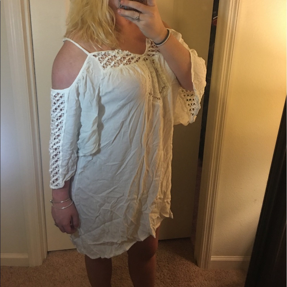 Perfect White Dress || Size: Large 🖤🌸😍