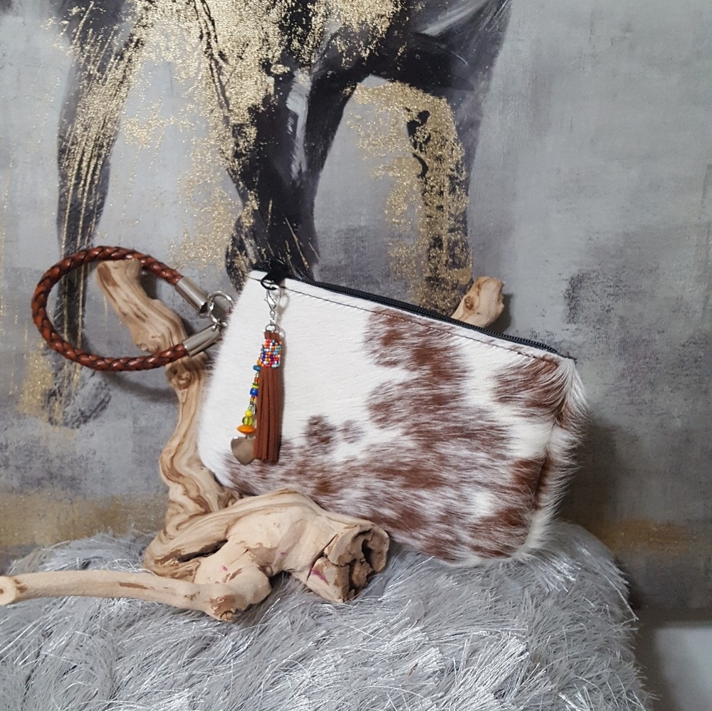 🚫🚫SOLD🚫🚫NEW HAND MADE COWHIDE WRISTLET CLUTCH