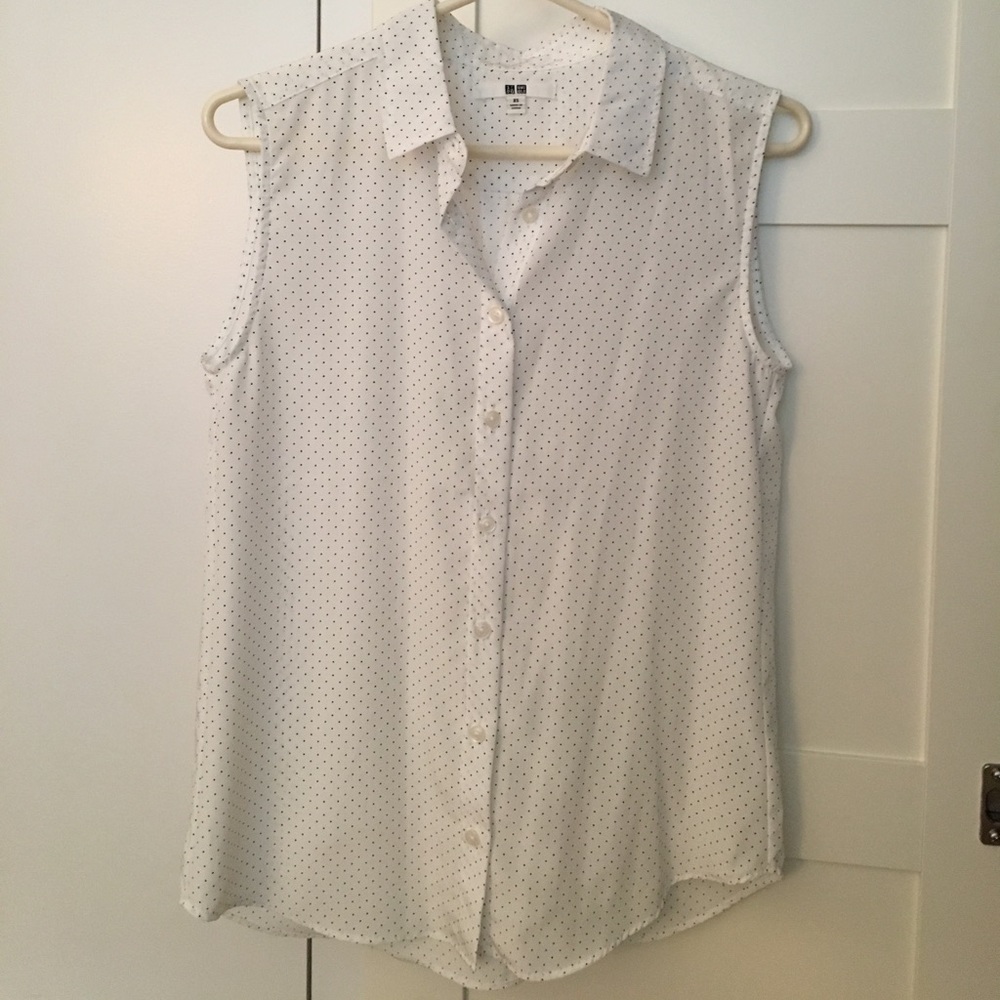 Black and white mini dot sleeveless shirt