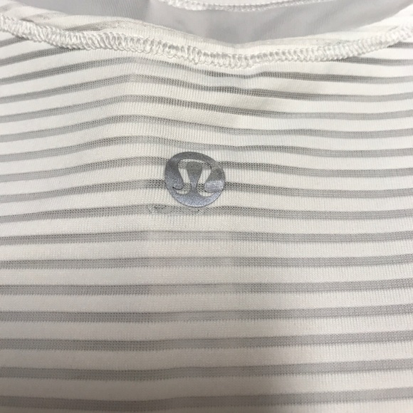 LULULEMON Two with One Singlet! Size 4 - Picture 3 of 3