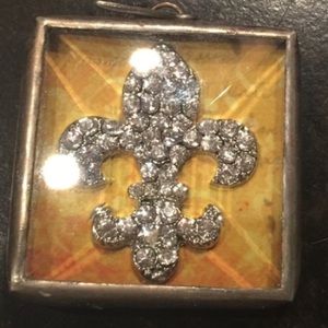 JEWEL KADE RETIRED PARIS CRYSTAL CHARM