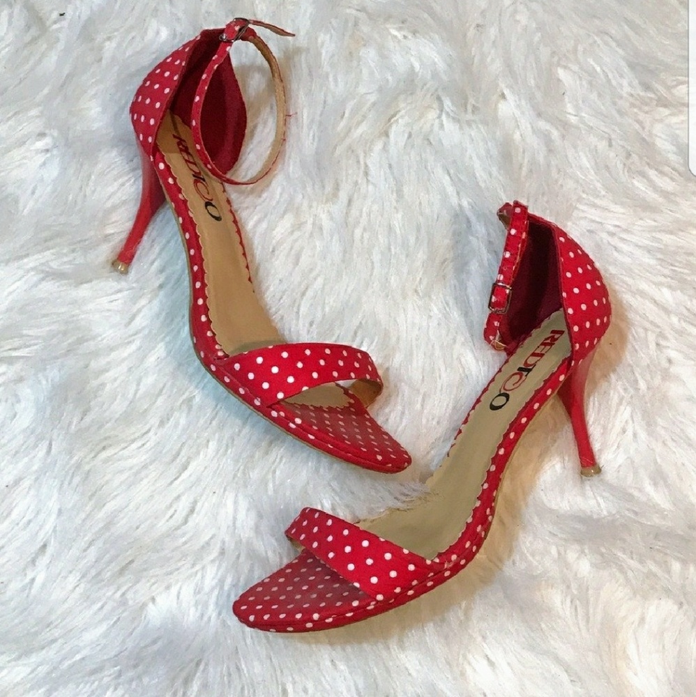 RED TOO HEELS