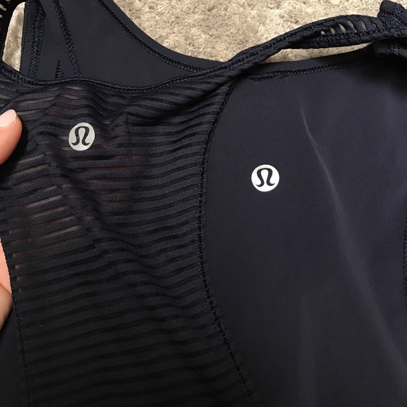 LULULEMON two with one singlet-Size 4 - Picture 3 of 3