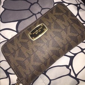Micheal Kors Wristlet