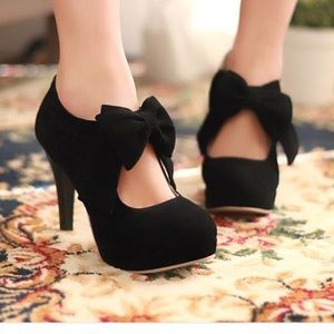 Black bow heels