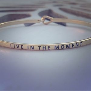 🆕 "LIVE IN THE MOMENT" Bangle Bracelet