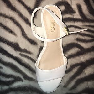 Rouge ALL WHITE Platform sandals
