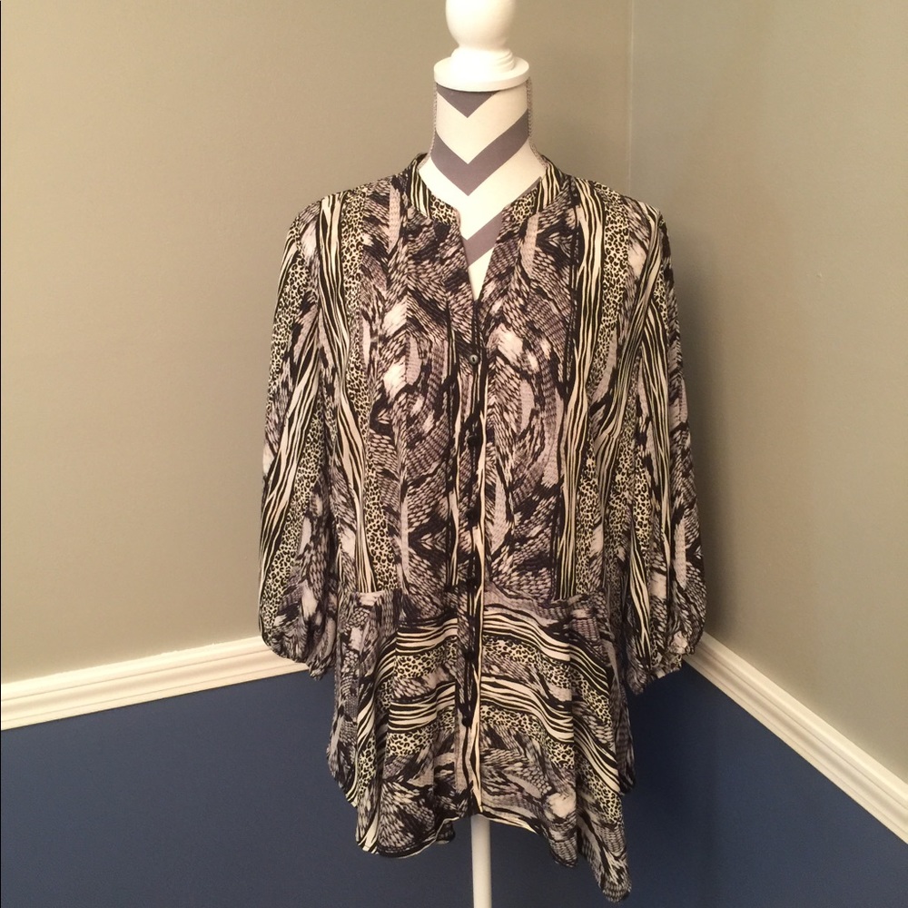 Super cute animal prints button up shirt! - Picture 2 of 5