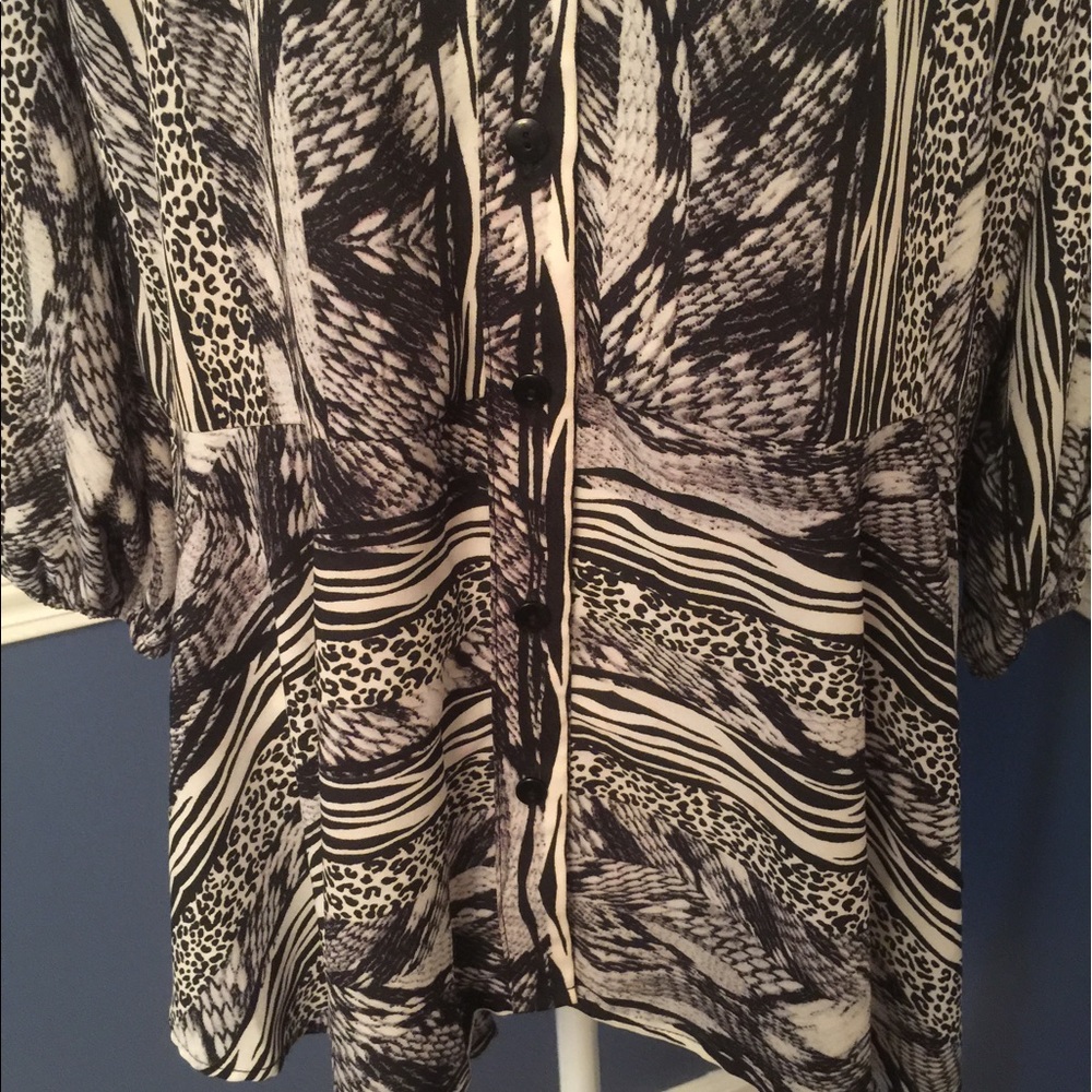 Super cute animal prints button up shirt! - Picture 4 of 5