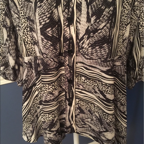 Super cute animal prints button up shirt! - Picture 4 of 5