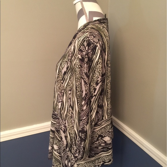 Super cute animal prints button up shirt! - Picture 5 of 5