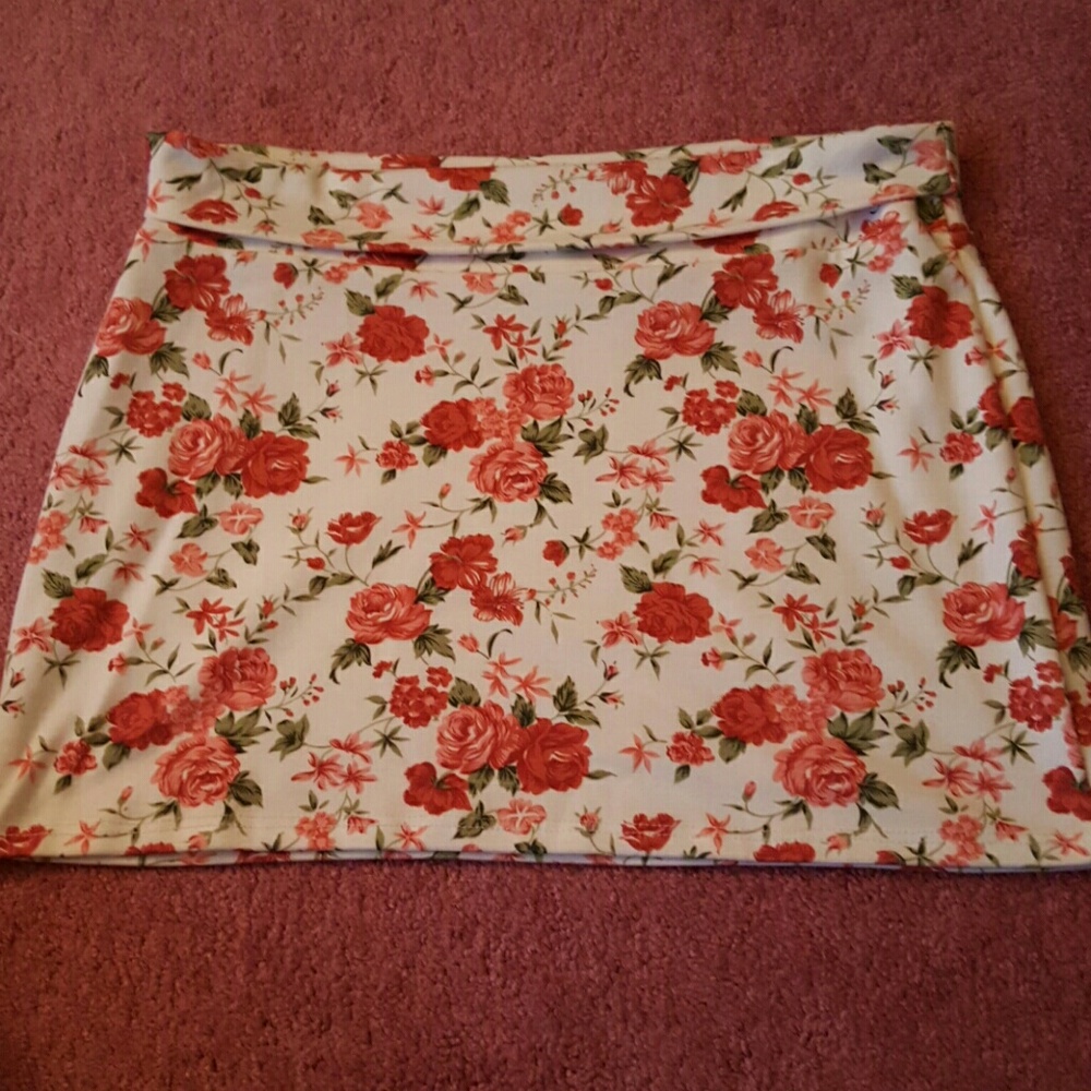 L Love Culture Mini Skirt White w/ Roses