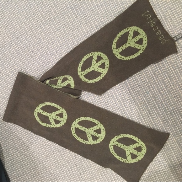 Peace Scarf - Picture 2 of 4