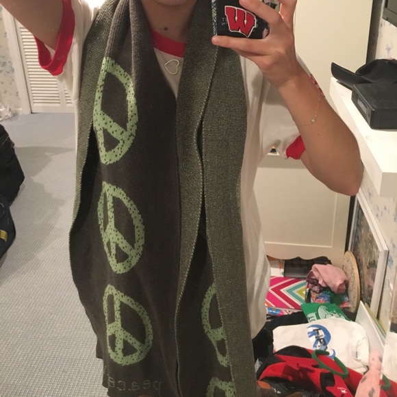 Peace Scarf - Picture 4 of 4