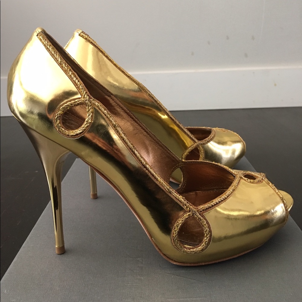 ALEXANDER MCQUEEN killer gold peep toe heels!