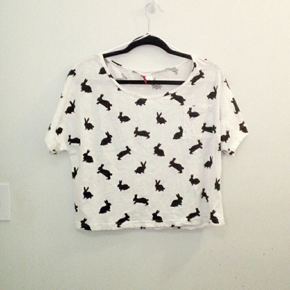 Divided H&M crop t-shirt w/bunny pattern sz 12