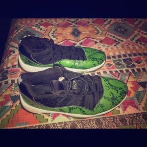 Retro Jordan's low top 11s