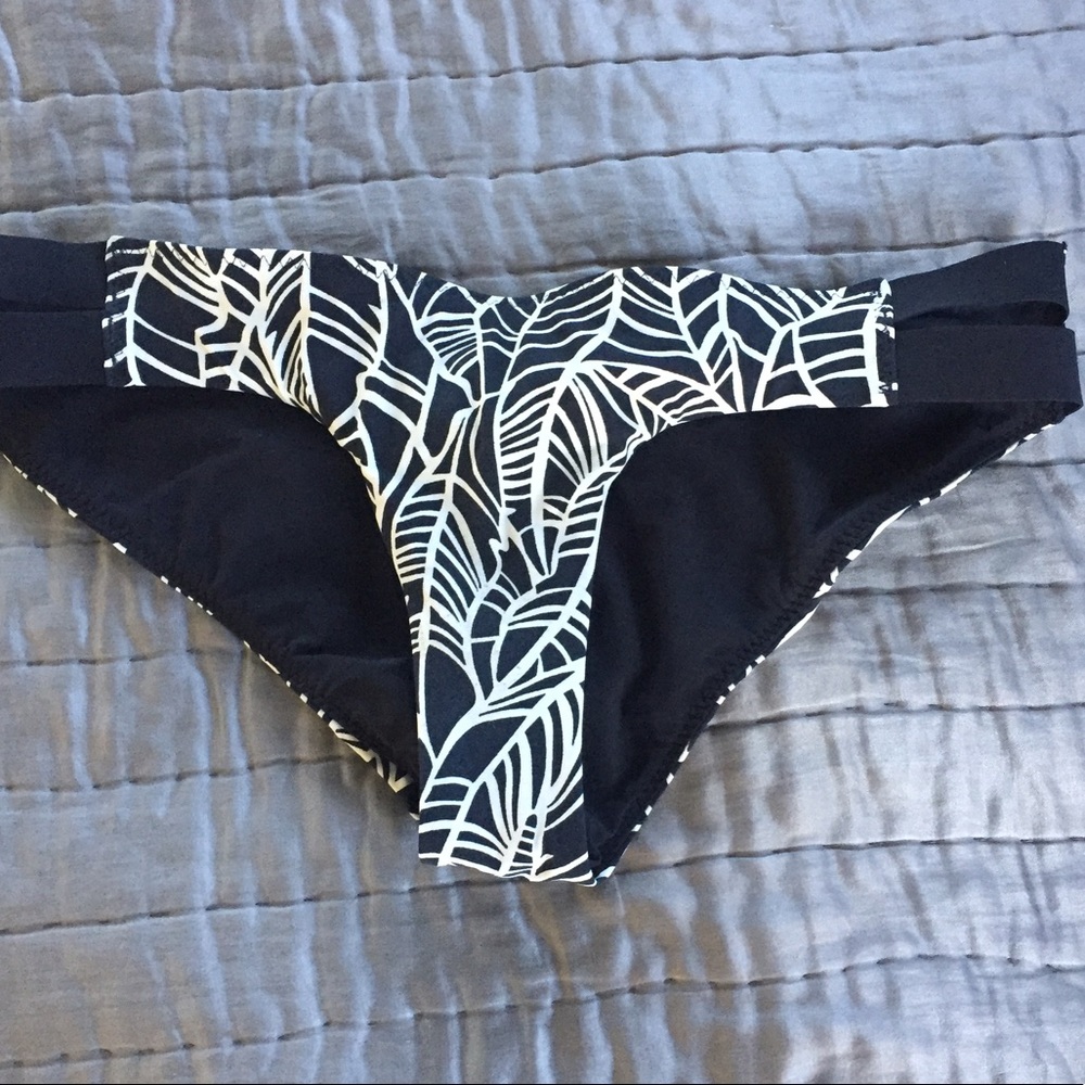 Lululemon shanti surf bottom