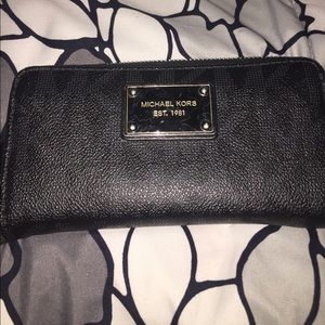 Black Micheal Kors Wristlet