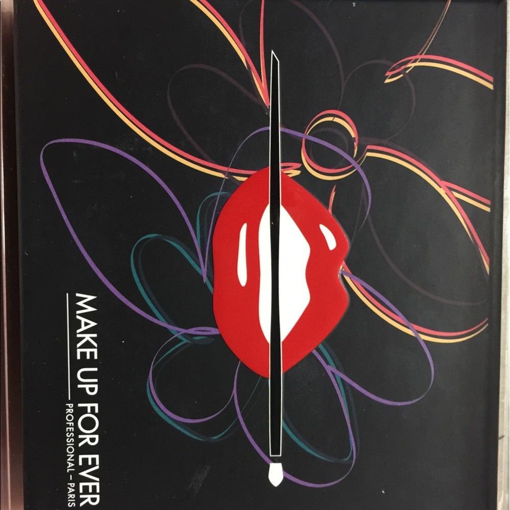 MUFE artist eyeshadow pallet