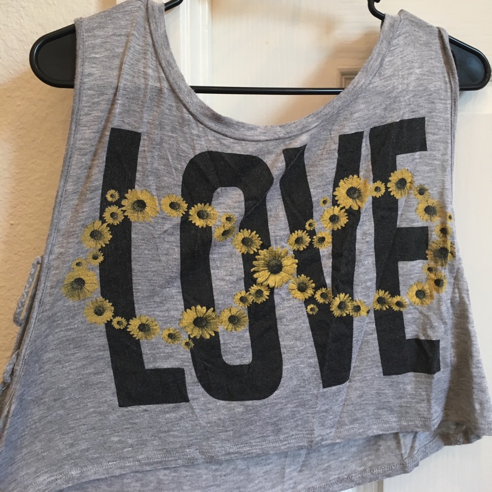 Gray cropped shirt