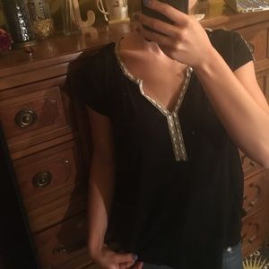 Black t-shirt with patterned hem