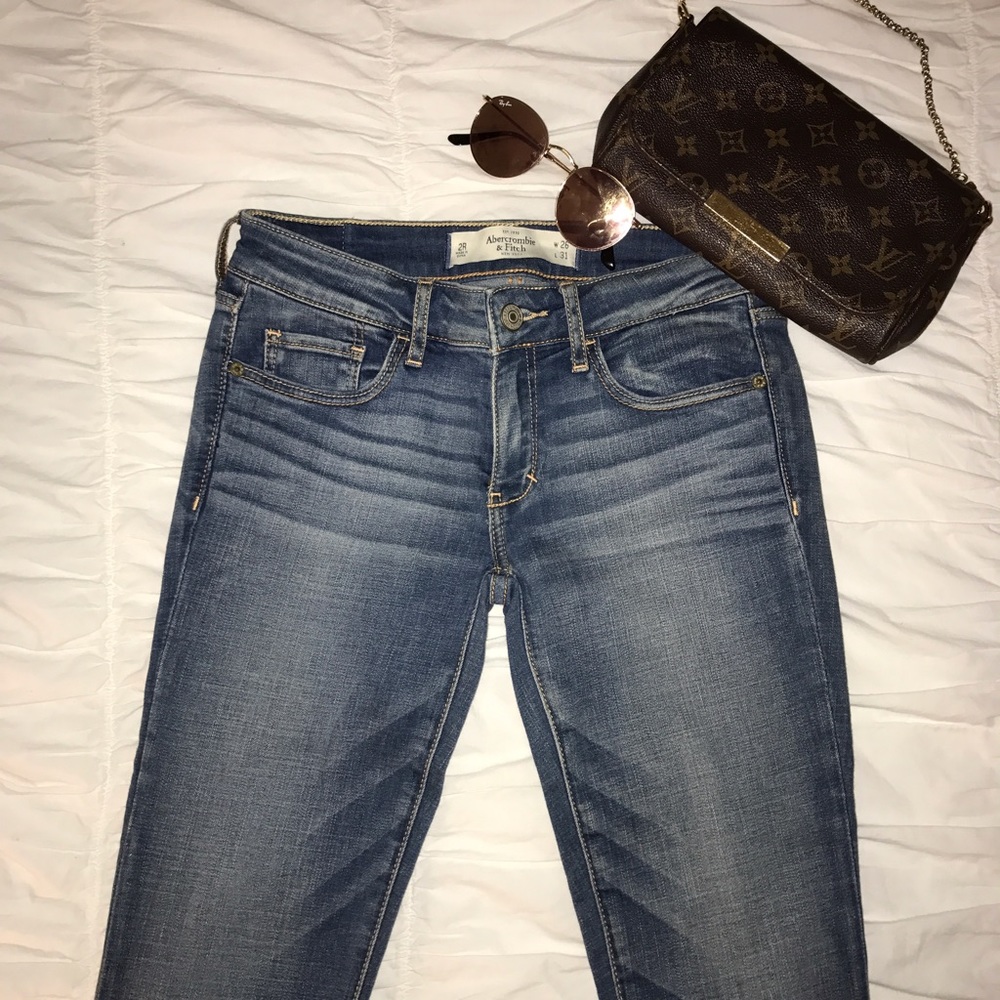 SUPER SKINNY LOW RISE JEANS