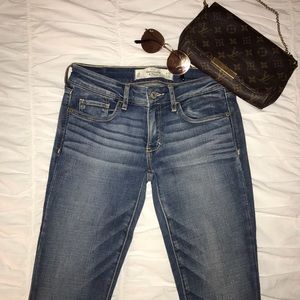 SUPER SKINNY LOW RISE JEANS