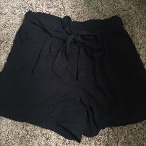 Black shorts with bow