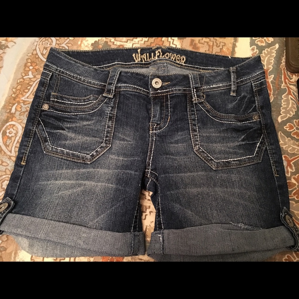 Midi-length Wallflower Shorts