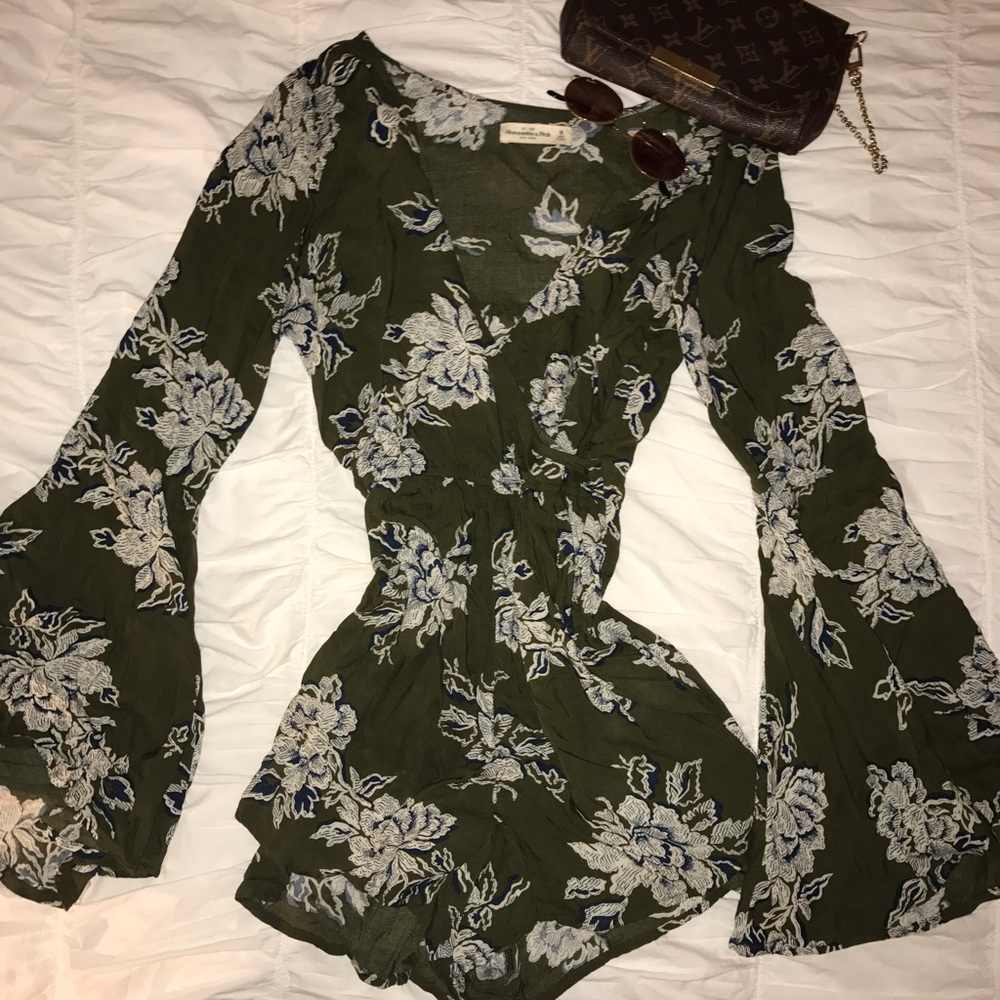 FLORAL GREEN BELL SLEEVE ROMPER