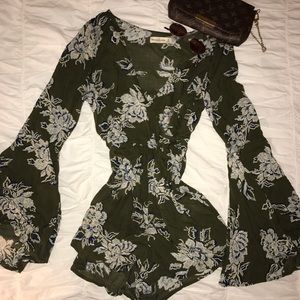 FLORAL GREEN BELL SLEEVE ROMPER