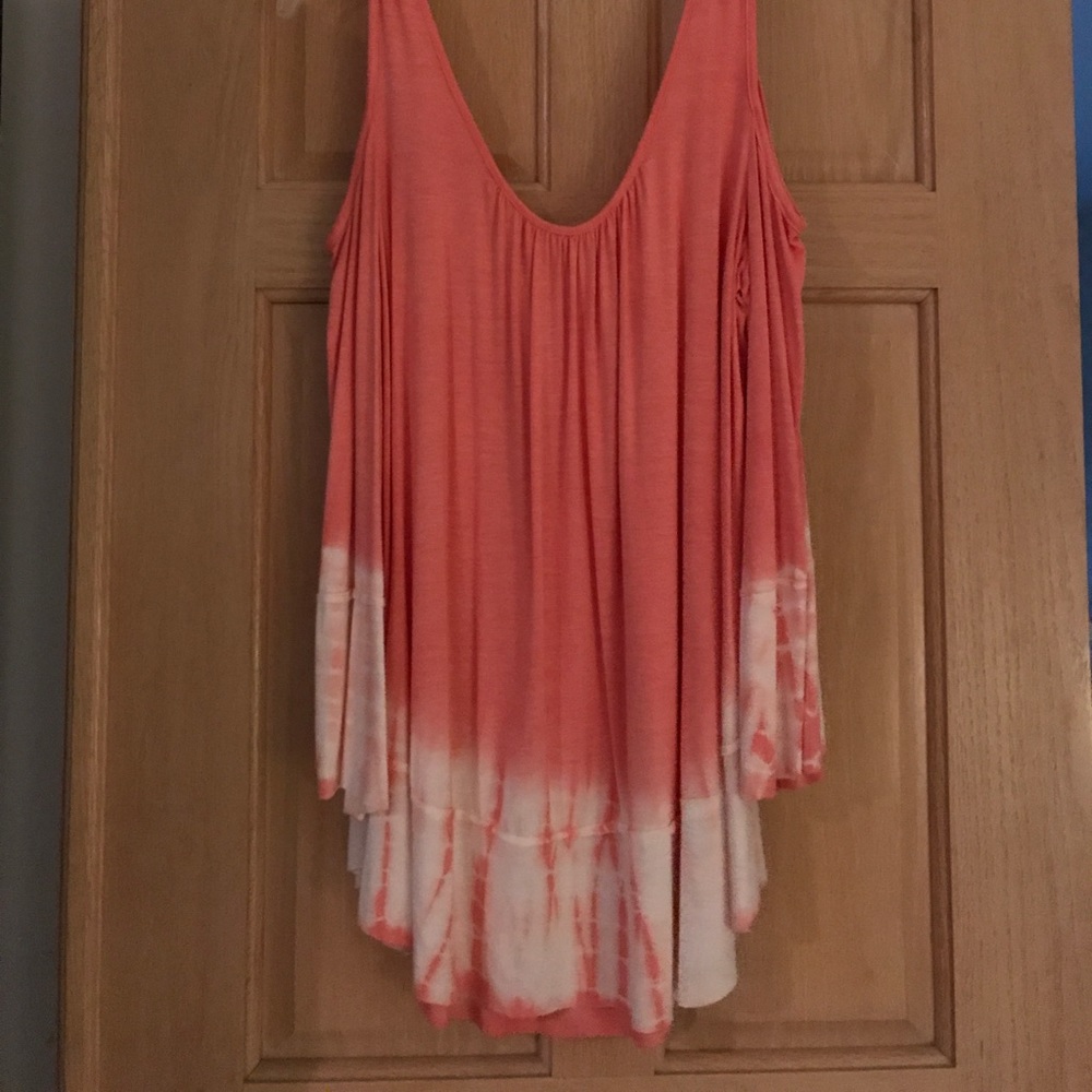 The dye cold shoulder shirt