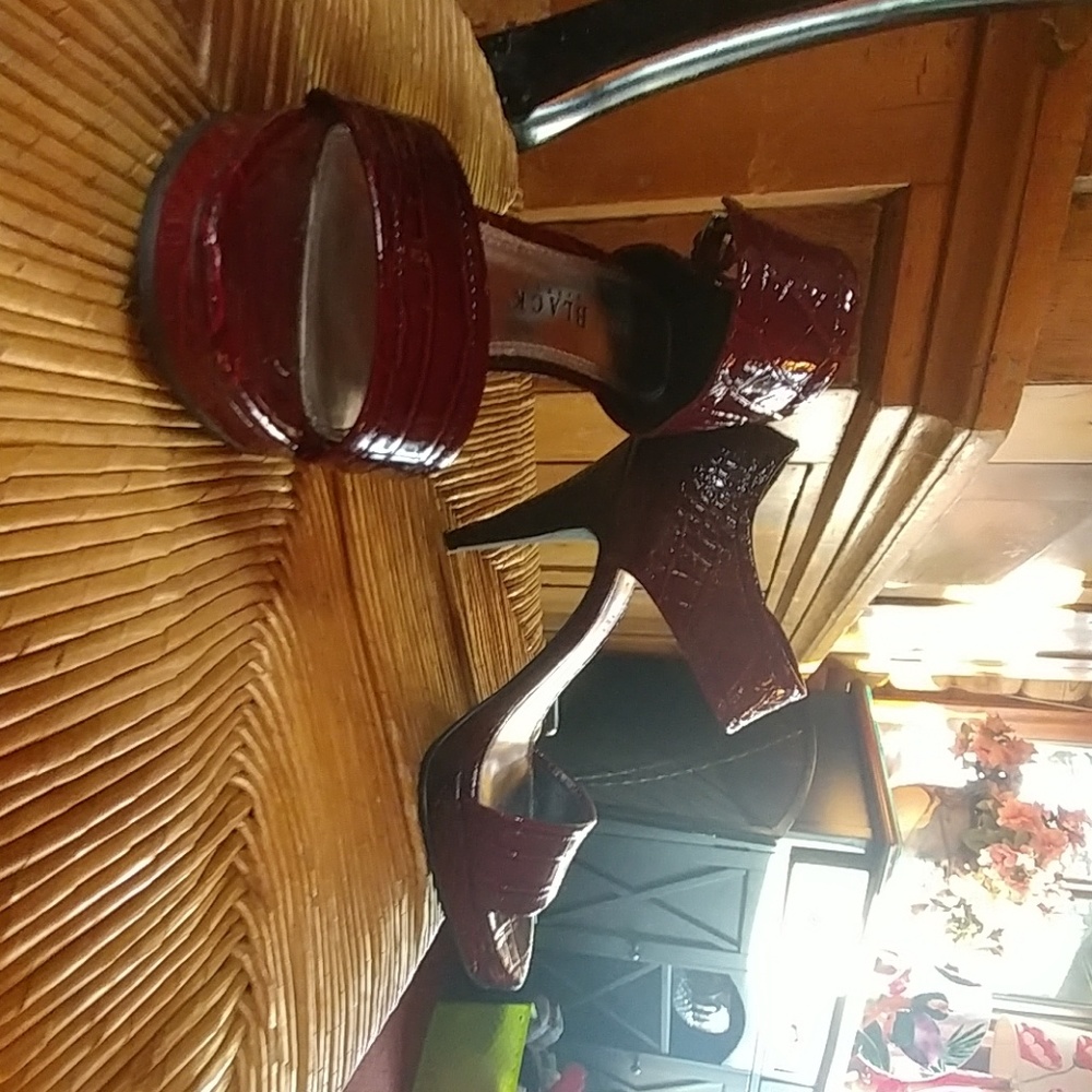 Shoes - Picture 2 of 5