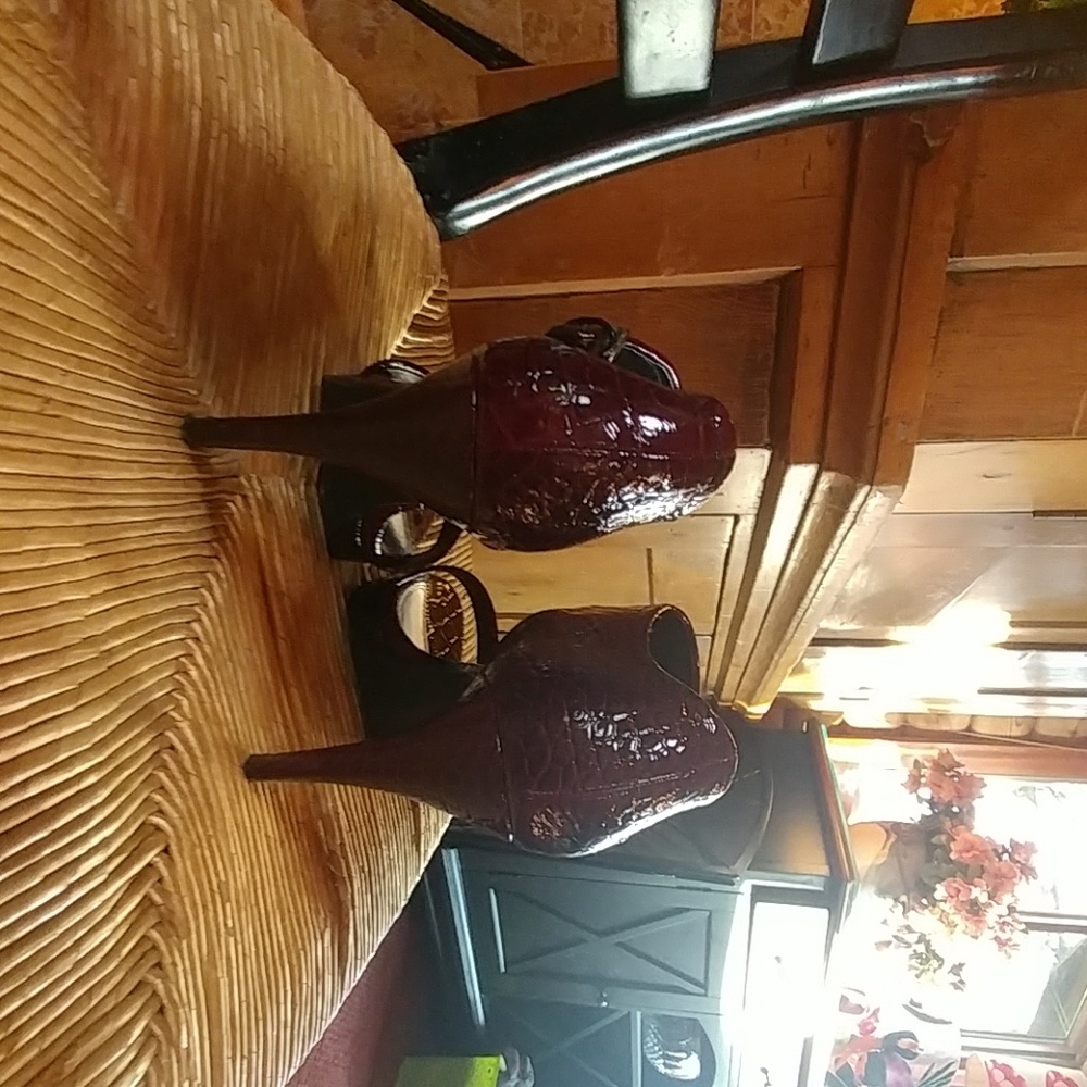 Shoes - Picture 4 of 5