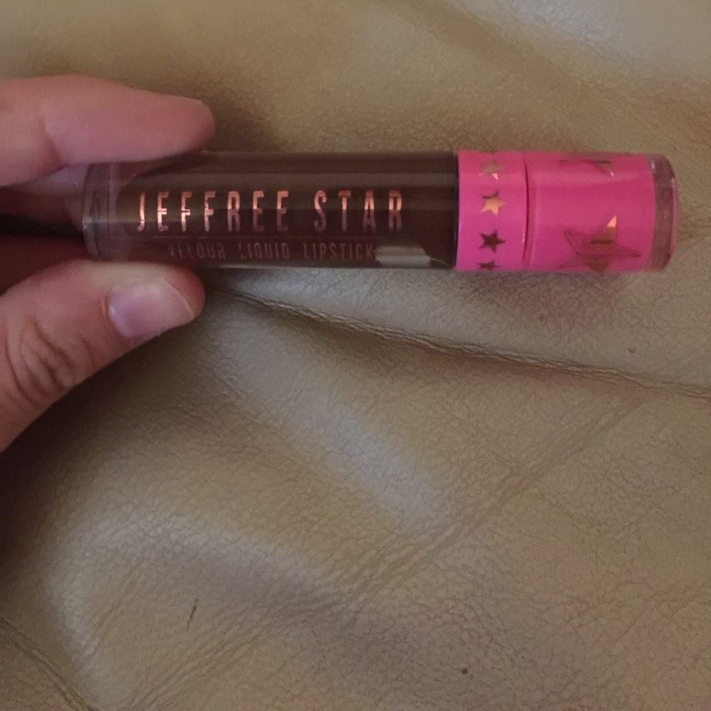 Jeffree Star Velour Liquid Lipstick in Dominatrix