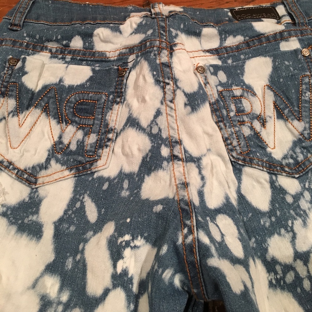 Excellent Condition Rip stretch Rocawear shorts. - Picture 5 of 5