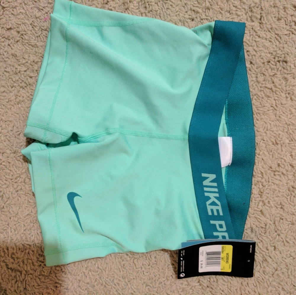 NWT mint nike pros
